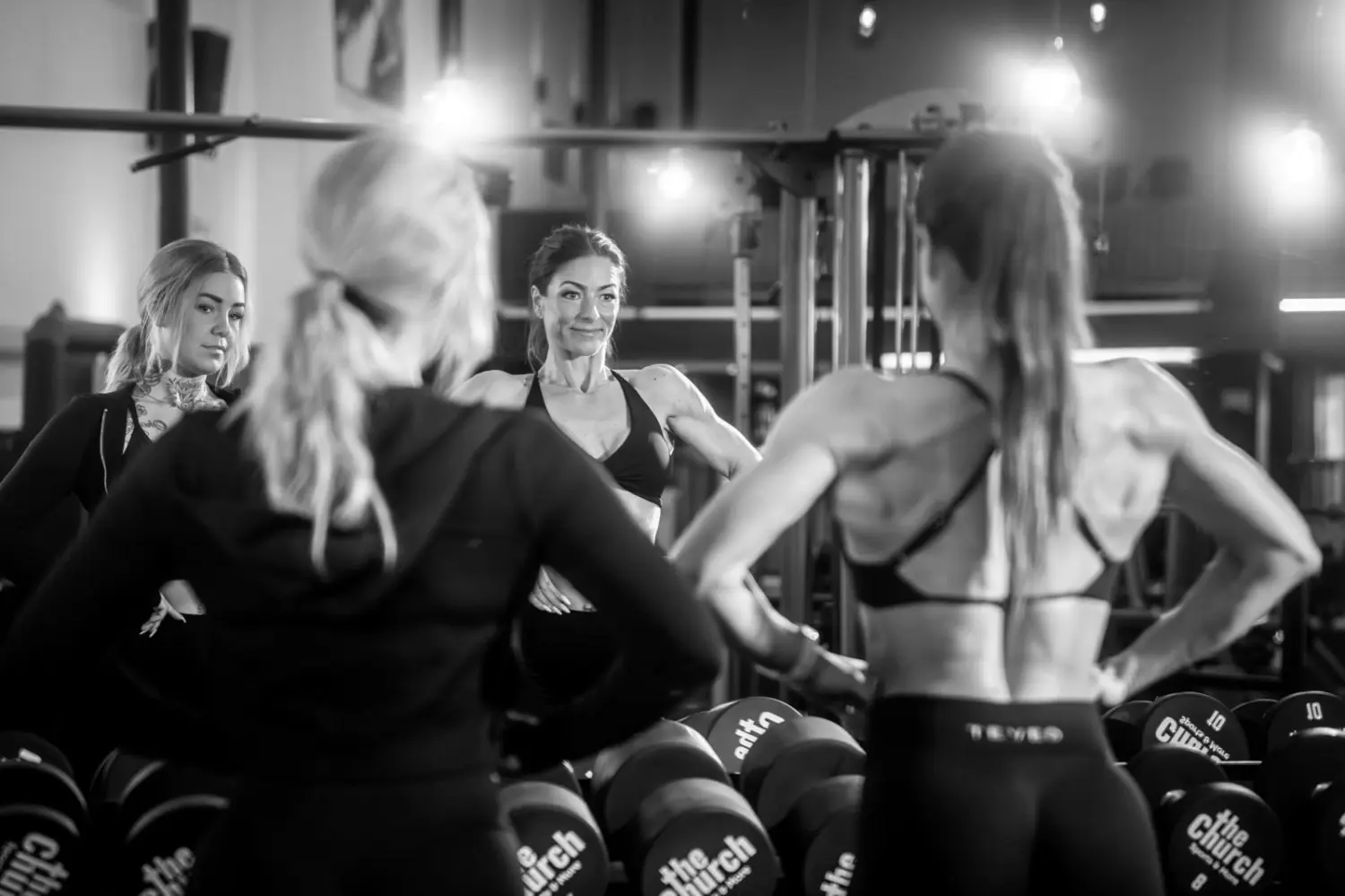 Frauen beim Training im Fitnessstudio von JK Performance