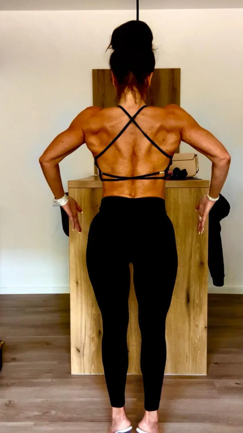Frauen-Fitnessbild von JK Performance