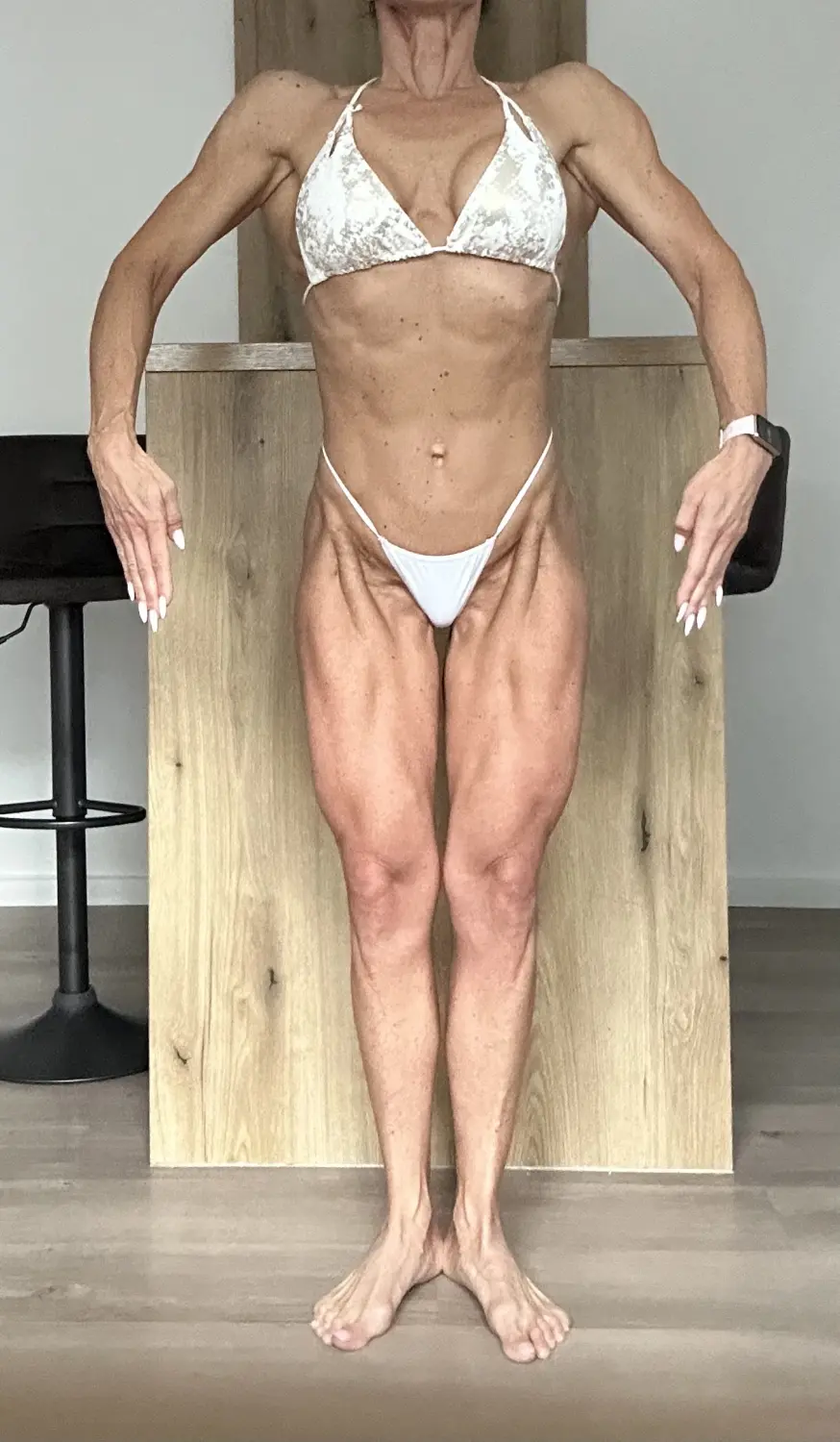 Frauen-Fitnessbild von JK Performance