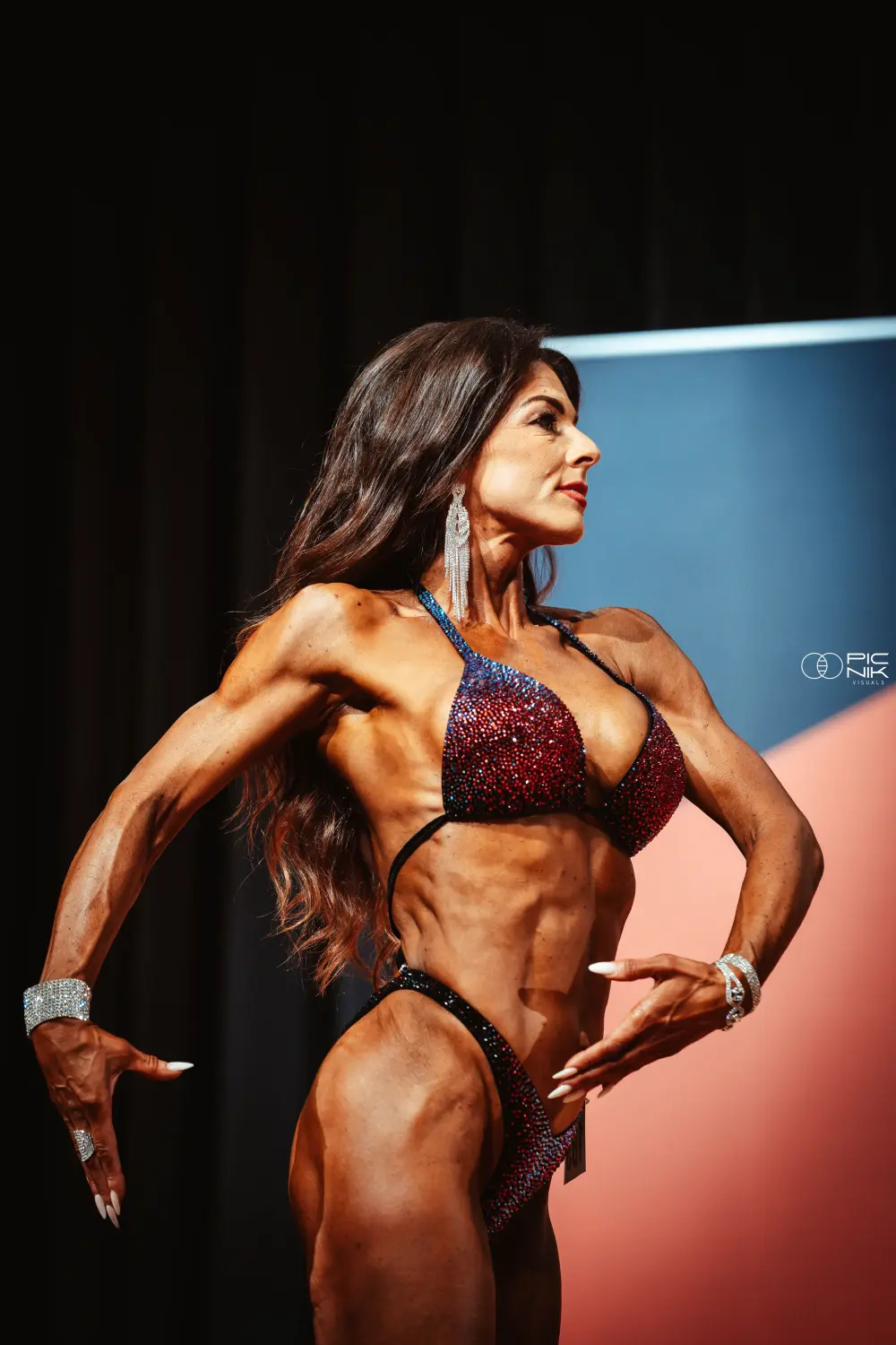Frauen-Fitnessbild von JK Performance
