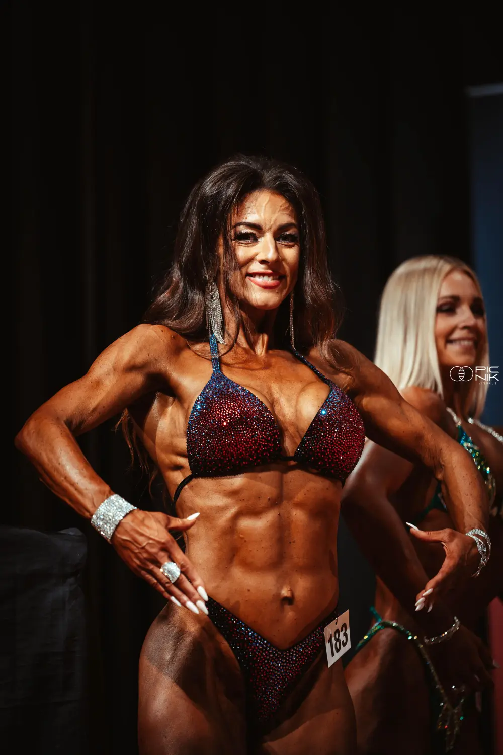 Frauen-Fitnessbild von JK Performance