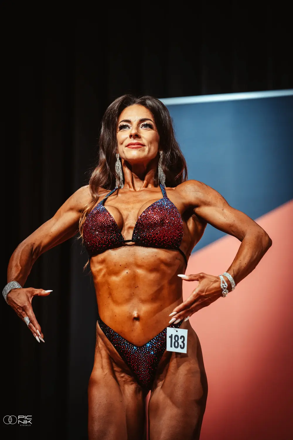 Frauen-Fitnessbild von JK Performance
